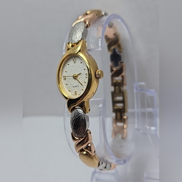 Womens Vintage Avon Gold Rose Silver Tone Diamond Watch F20808 New Battery - Picture 2 of 9